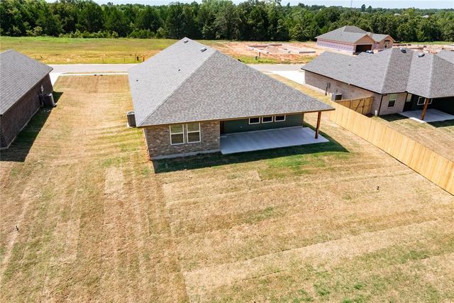 4653 Lincoln Landing, Harrah, OK 73045
