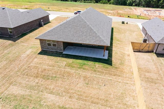 4653 Lincoln Landing, Harrah, OK 73045