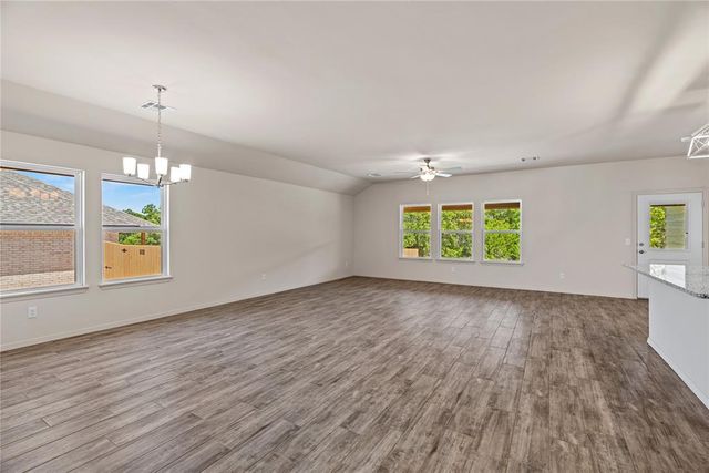 4653 Lincoln Landing, Harrah, OK 73045