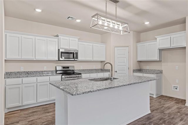 4653 Lincoln Landing, Harrah, OK 73045