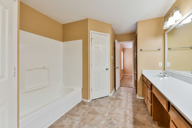 6412 Woodcreek Trail, Fort Worth, TX 76179