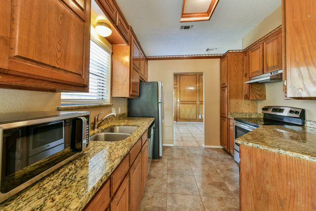 6412 Woodcreek Trail, Fort Worth, TX 76179