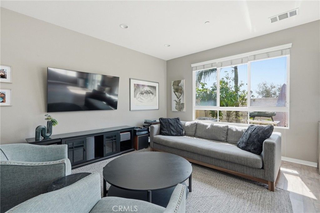 Image 12 of property listing at 12001 Jackson Square Court, Hawthorne, CA 90250