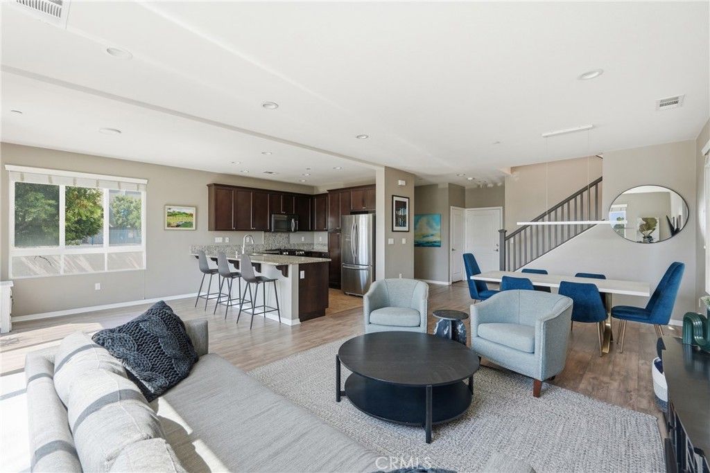 Image 14 of property listing at 12001 Jackson Square Court, Hawthorne, CA 90250