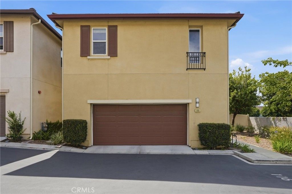 Image 2 of property listing at 12001 Jackson Square Court, Hawthorne, CA 90250