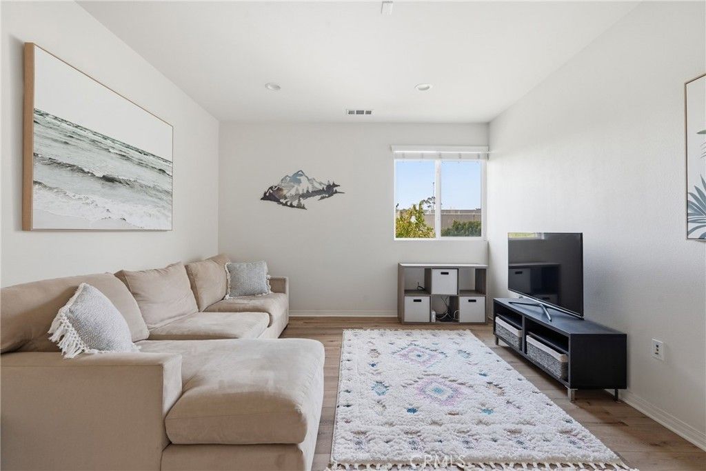 Image 22 of property listing at 12001 Jackson Square Court, Hawthorne, CA 90250