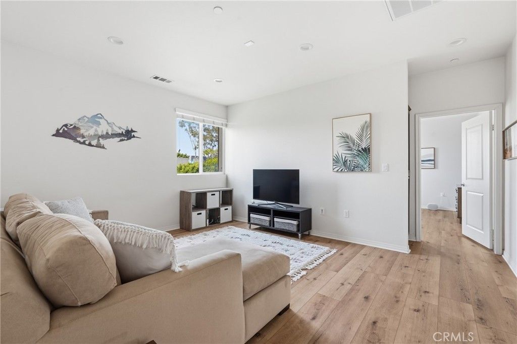 Image 23 of property listing at 12001 Jackson Square Court, Hawthorne, CA 90250
