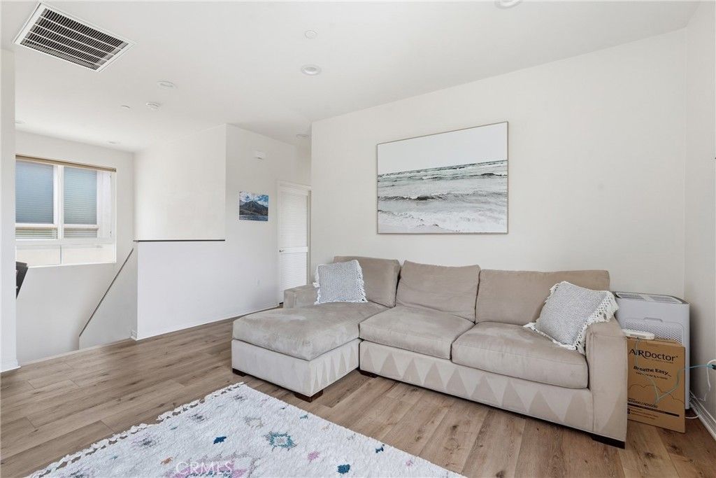 Image 24 of property listing at 12001 Jackson Square Court, Hawthorne, CA 90250