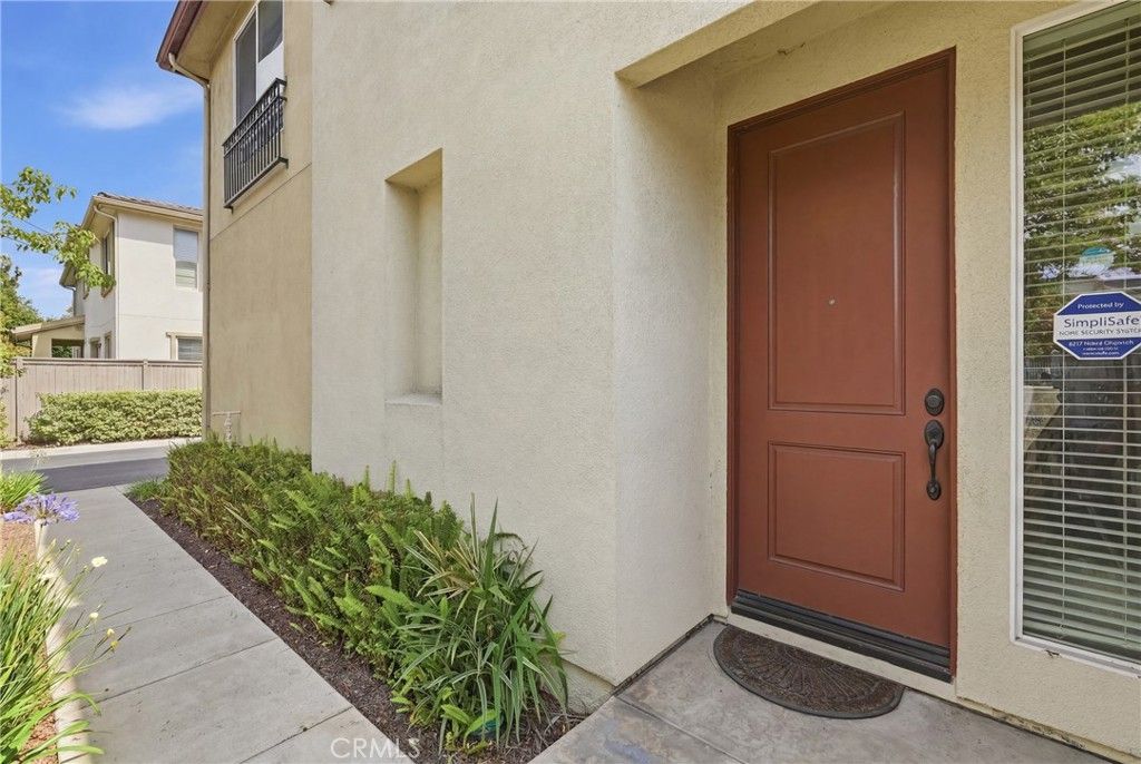 Image 3 of property listing at 12001 Jackson Square Court, Hawthorne, CA 90250