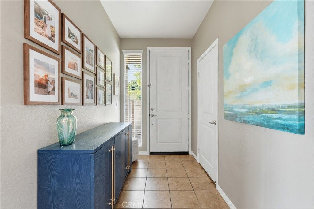 Image 5 of property listing at 12001 Jackson Square Court, Hawthorne, CA 90250