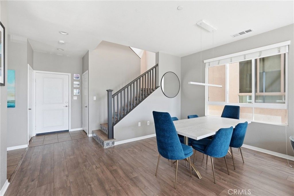Image 7 of property listing at 12001 Jackson Square Court, Hawthorne, CA 90250
