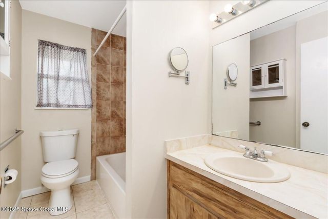 1076 Ivanhoe Street NW, Palm Bay, FL 32907