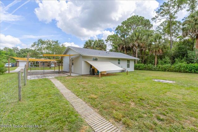 1076 Ivanhoe Street NW, Palm Bay, FL 32907