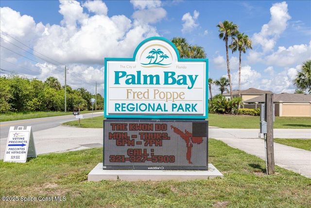 1076 Ivanhoe Street NW, Palm Bay, FL 32907