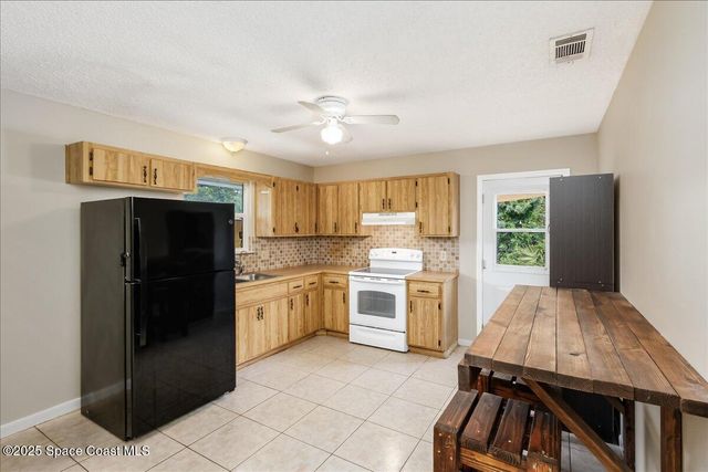 1076 Ivanhoe Street NW, Palm Bay, FL 32907