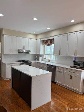 54 Crestwood Street, Piscataway, NJ 08854