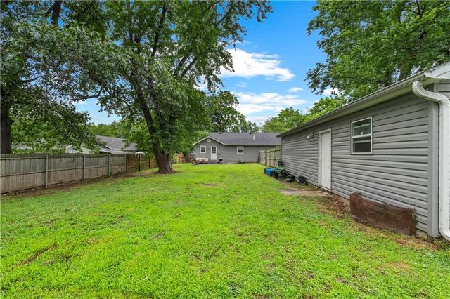 511 W Ashland Street, Nevada, MO 64772