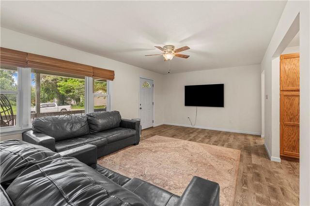 511 W Ashland Street, Nevada, MO 64772