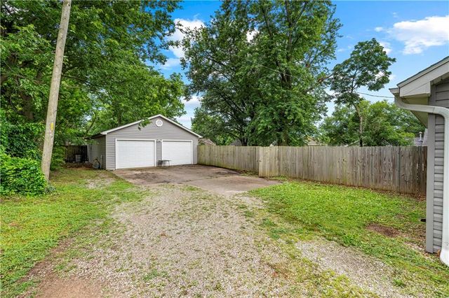511 W Ashland Street, Nevada, MO 64772