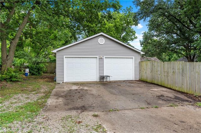 511 W Ashland Street, Nevada, MO 64772