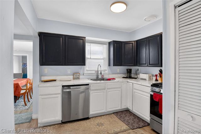 16933 Ziegler Street, Taylor, MI 48180