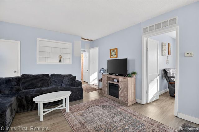 16933 Ziegler Street, Taylor, MI 48180