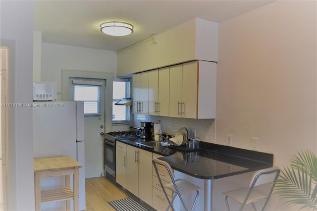 300 74th St 5, Miami Beach, FL 33141