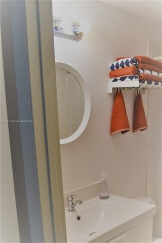 300 74th St 5, Miami Beach, FL 33141