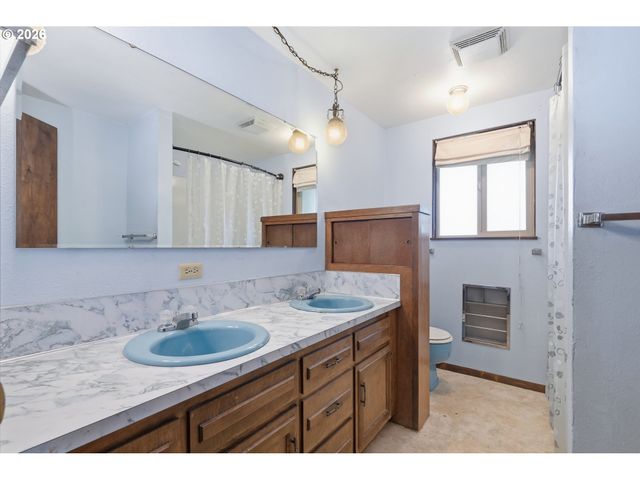 3585 WALTON Ln, Eugene, OR 97408