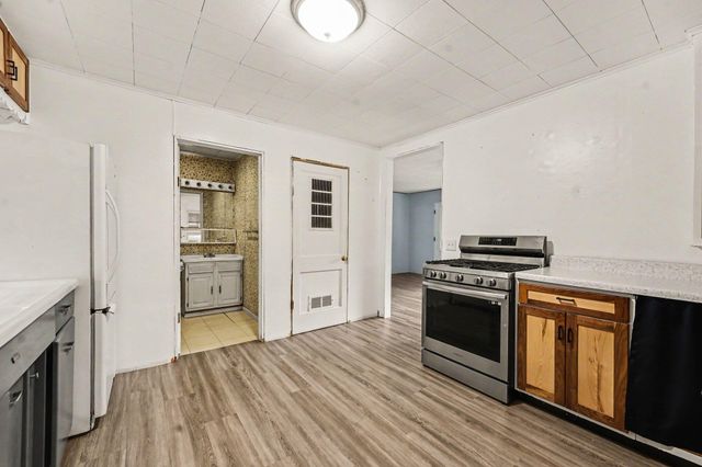 200 W Summit Street, Muir Vllg, MI 48860