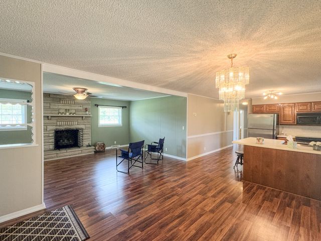 1406 Ellington Dr, Lafayette, TN 37083