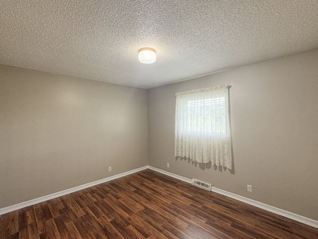 1406 Ellington Dr, Lafayette, TN 37083