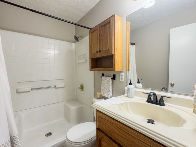 1406 Ellington Dr, Lafayette, TN 37083