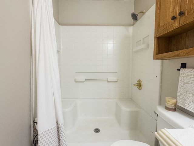1406 Ellington Dr, Lafayette, TN 37083