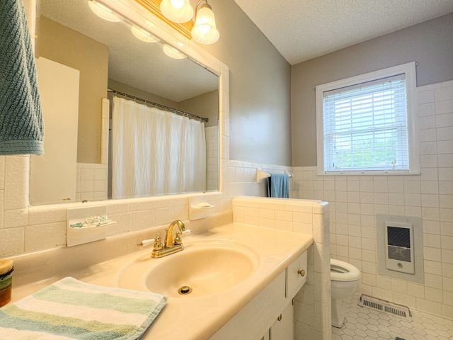 1406 Ellington Dr, Lafayette, TN 37083