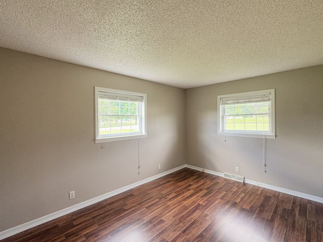 1406 Ellington Dr, Lafayette, TN 37083