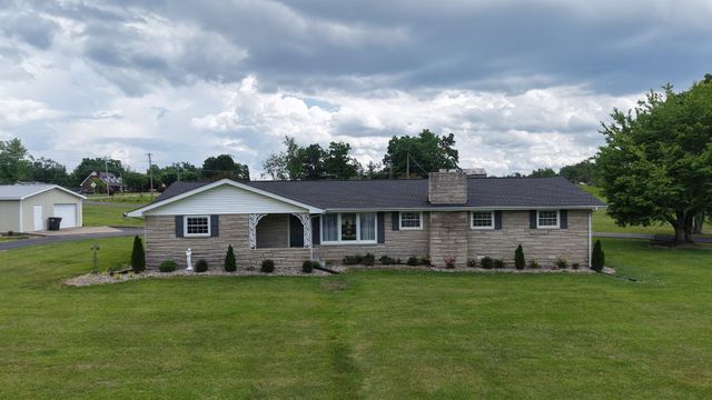 1406 Ellington Dr, Lafayette, TN 37083