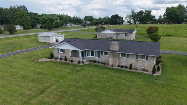 1406 Ellington Dr, Lafayette, TN 37083