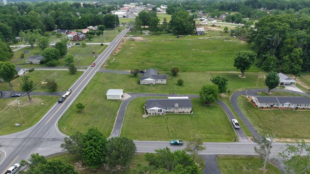 1406 Ellington Dr, Lafayette, TN 37083