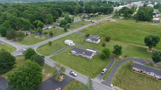 1406 Ellington Dr, Lafayette, TN 37083