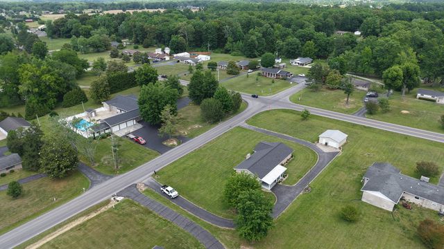 1406 Ellington Dr, Lafayette, TN 37083
