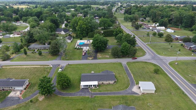 1406 Ellington Dr, Lafayette, TN 37083