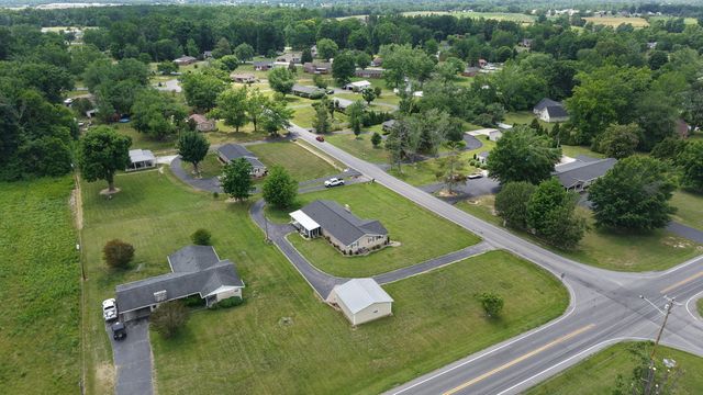 1406 Ellington Dr, Lafayette, TN 37083
