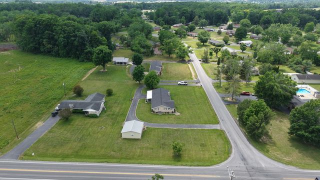 1406 Ellington Dr, Lafayette, TN 37083
