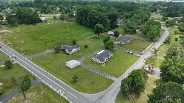 1406 Ellington Dr, Lafayette, TN 37083