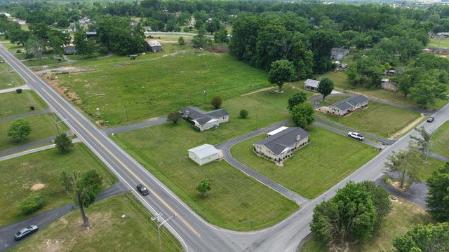 1406 Ellington Dr, Lafayette, TN 37083