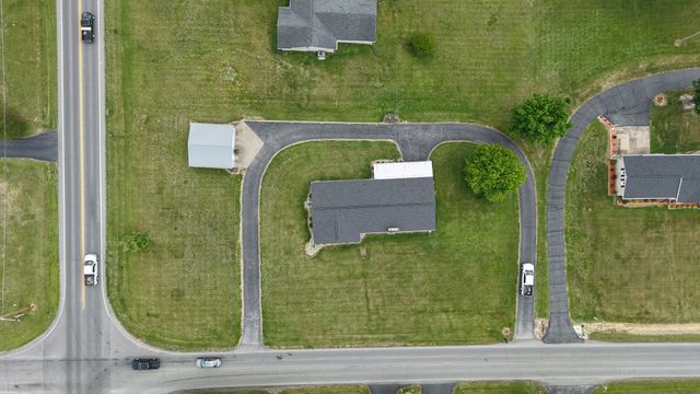 1406 Ellington Dr, Lafayette, TN 37083