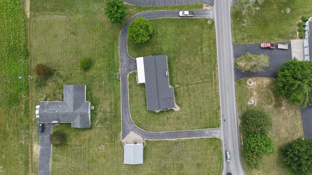1406 Ellington Dr, Lafayette, TN 37083
