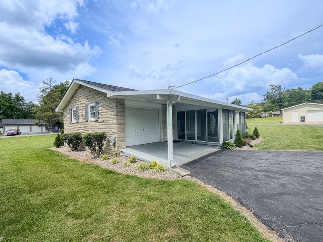 1406 Ellington Dr, Lafayette, TN 37083