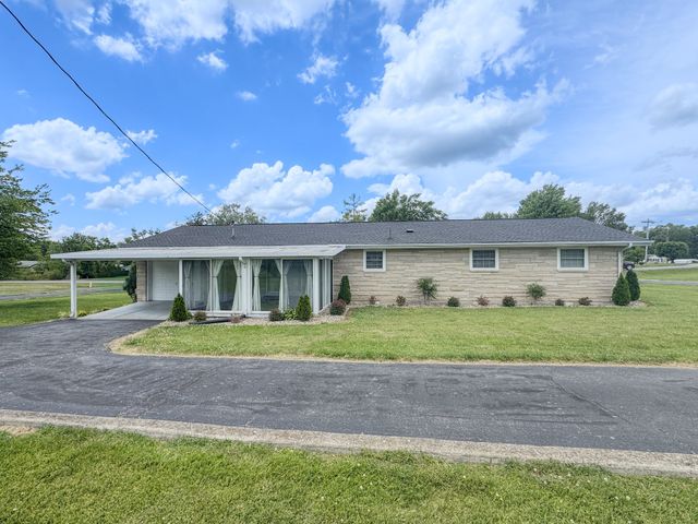 1406 Ellington Dr, Lafayette, TN 37083